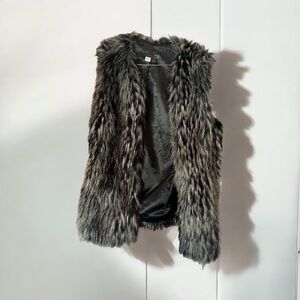 JW Style Faux Fur Vest. Size L